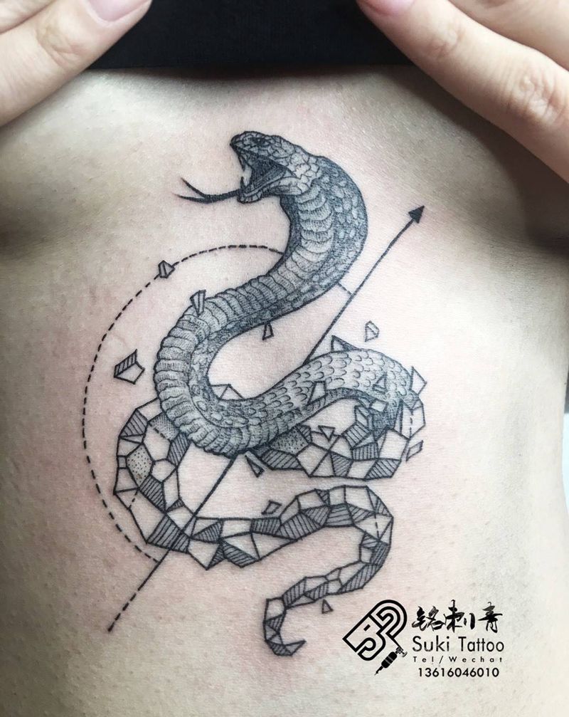 几何眼镜蛇纹身图片