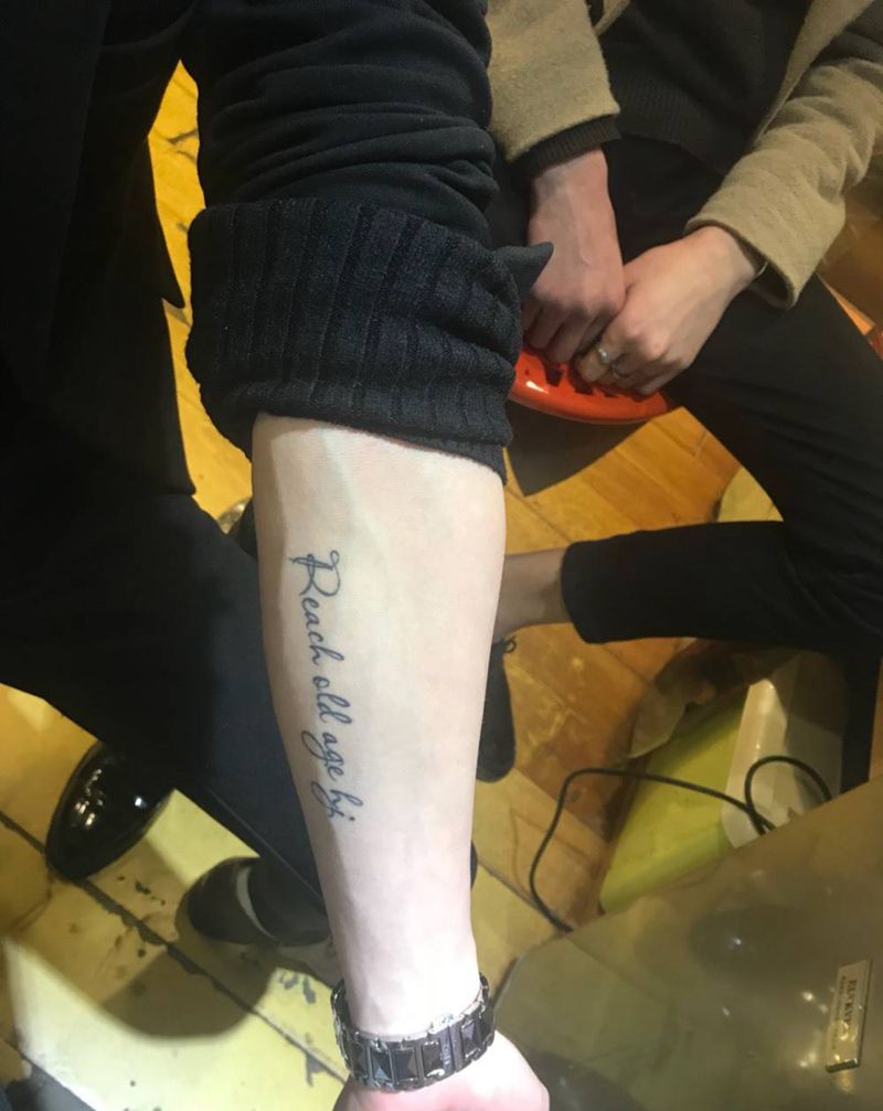 羽毛。遮盖纹身图片