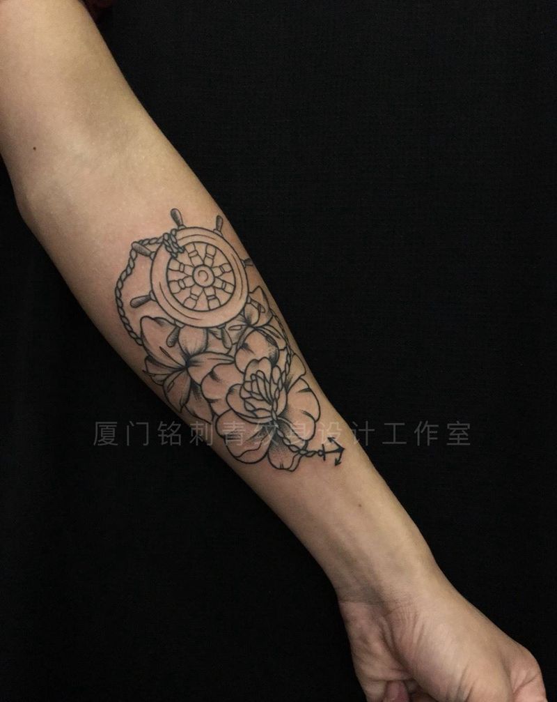 简约线条纹身图片