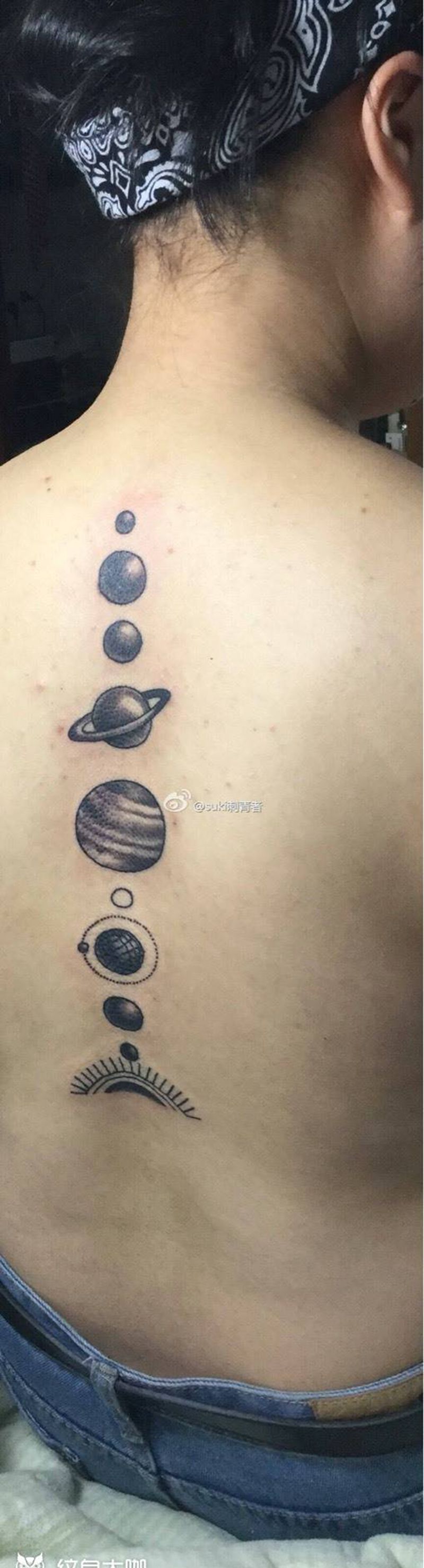 星空纹身图片_成品背部欧美纹身图案