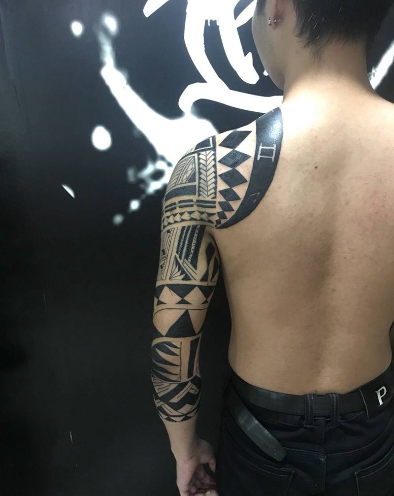 图腾七分臂纹身图片