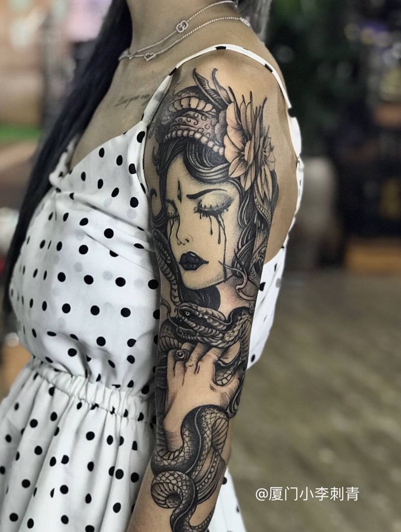 美杜莎纹身图片_手臂手部新传统点刺纹身图案
