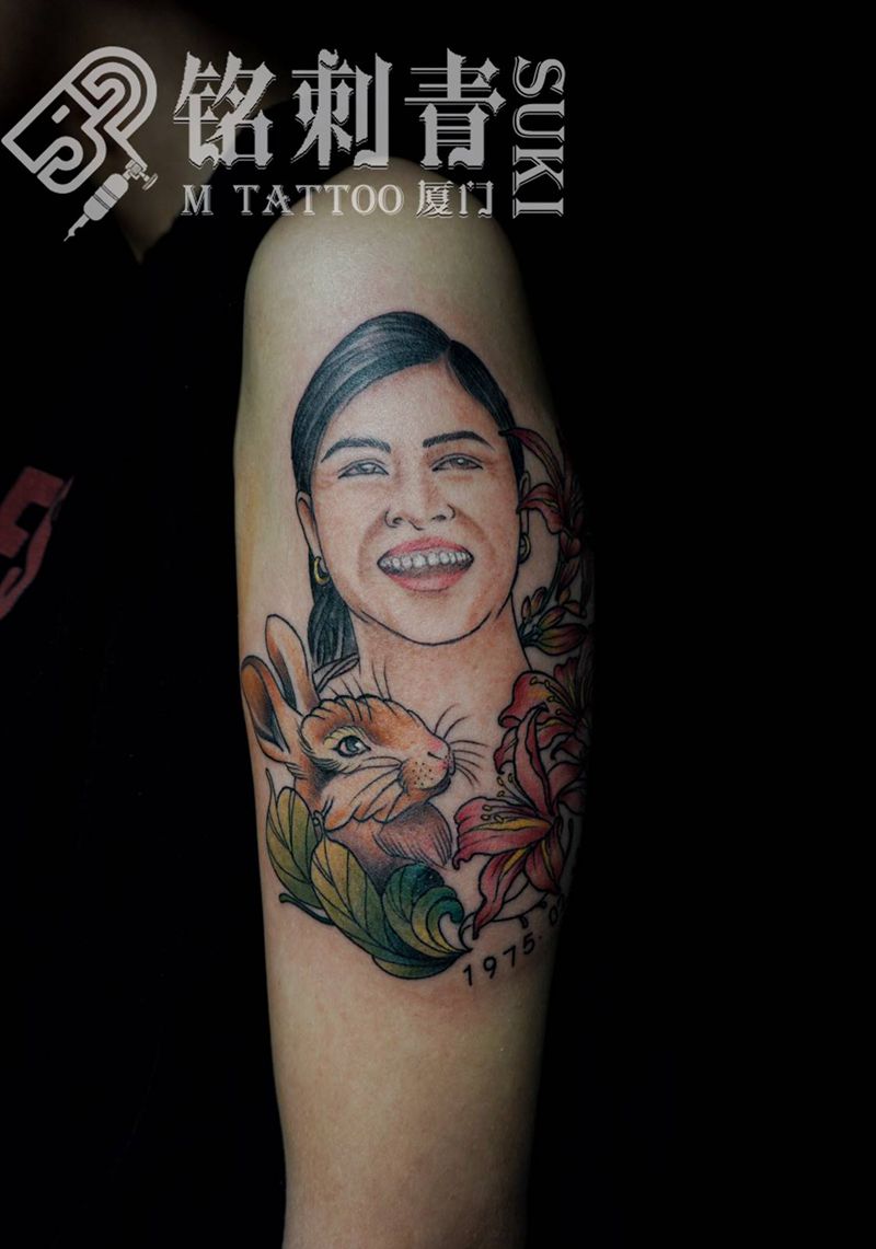 定做母亲头像和属相纹身图片_手臂New School欧美写实纹身图案