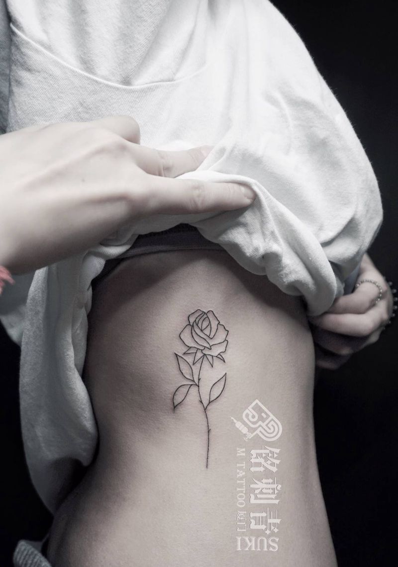 玫瑰纹身图片_腰部纹身图案