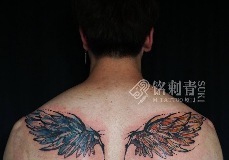 定做欧美翅膀纹身图片_背部Old School纹身图案