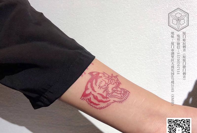 old school老虎头纹身图片_手臂Old School红色纹身图案