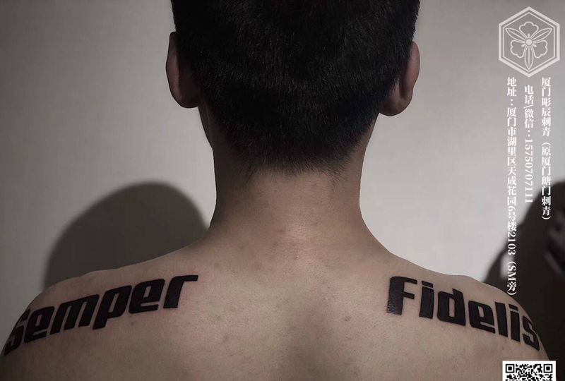 英文字母纹身图片_肩部英文字母纹身图案