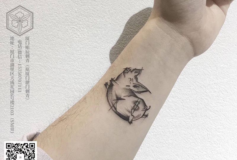 小清新 猪纹身图片_手臂猪纹身图案