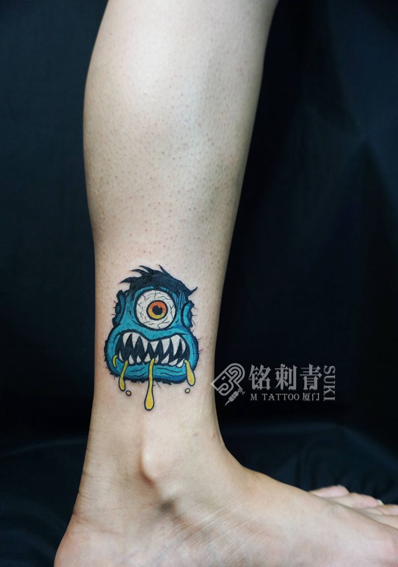小怪兽纹身图片_腿部Old School纹身图案