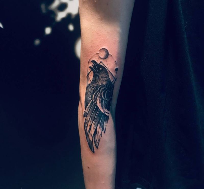 乌鸦遮盖纹身图片