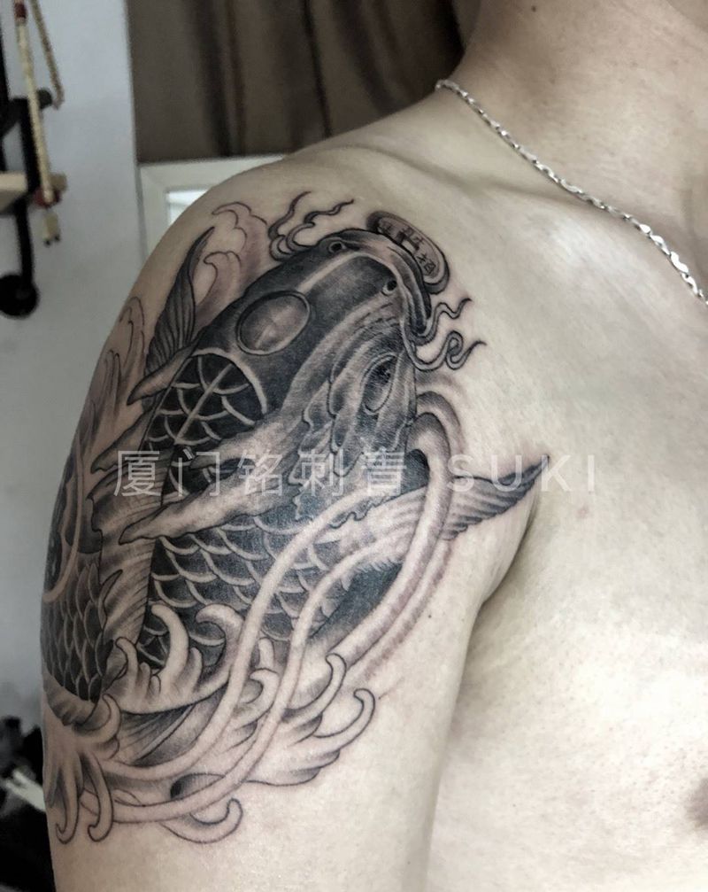 招财带福的大鲤鱼纹身图片