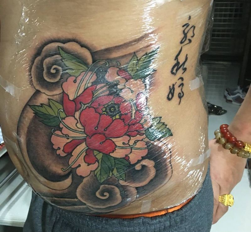 原创传统牡丹纹身图片_成品腹部传统植物原创纹身图案