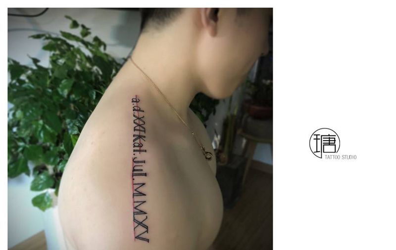 罗马数字纹身图片_成品肩部字符纹身图案