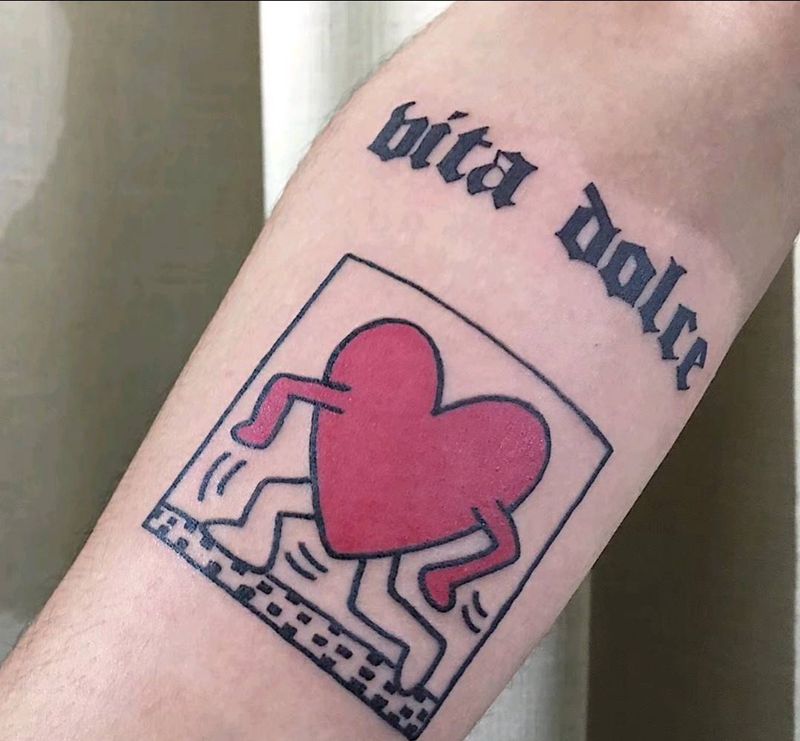 爱心人纹身图片_手臂权志龙爱心纹身图案