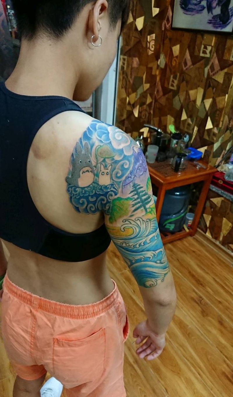 龙猫之行纹身图片_肩部手臂清新植物成品纹身图案