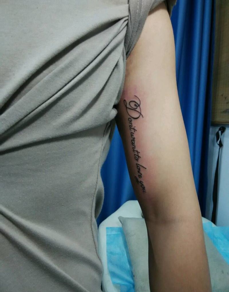 大臂英文纹身图片_手臂花体字纹身图案