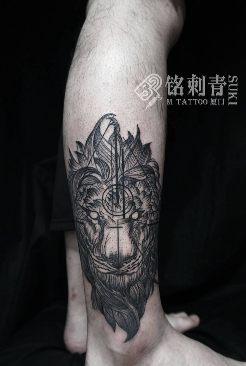 狮子 遮盖脚踝英文纹身图片