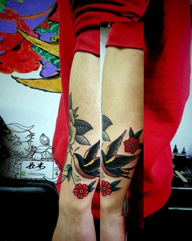 小燕子纹身图片_手臂Old School纹身图案