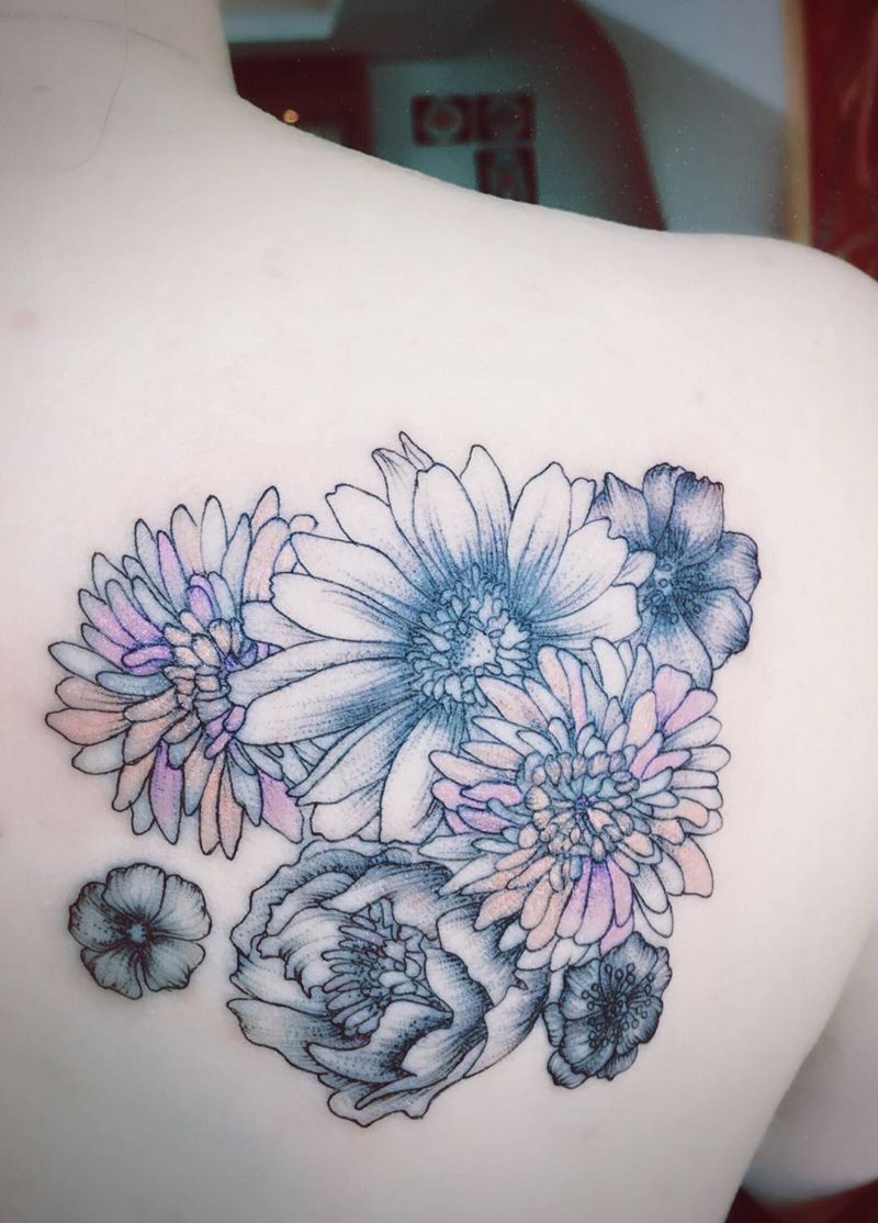 素描＋淡彩花卉纹身图片_成品背部欧美清新植物原创纹身图案