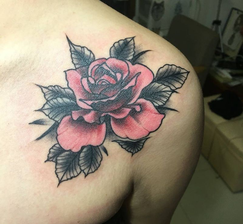 欧美玫瑰纹身图片_成品肩部欧美植物纹身图案