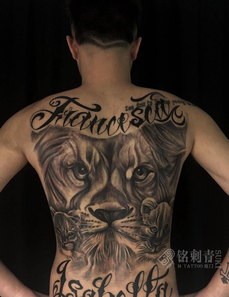 未完成的满背狮子纹身图片