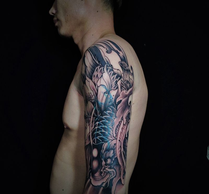 彩色鲤鱼遮盖未完纹身图片_手臂手部纹身图案