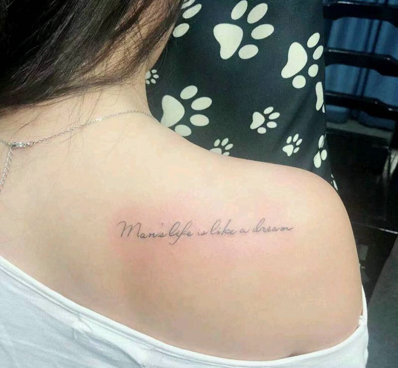 两个小图纹身图片_颈部肩部花体字几何小清新英文星星纹身图案