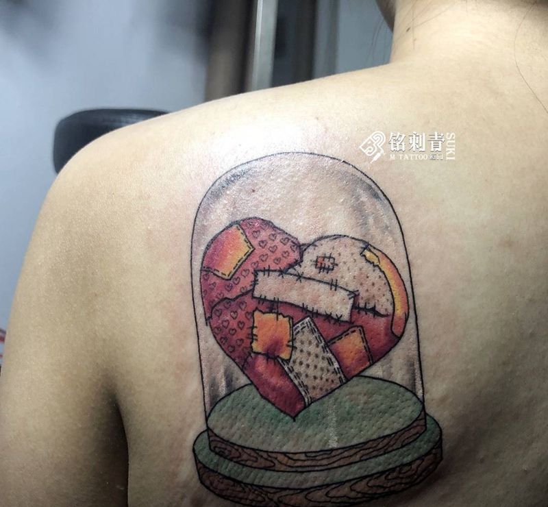 定做心脏纹身图片_背部水彩New School纹身图案