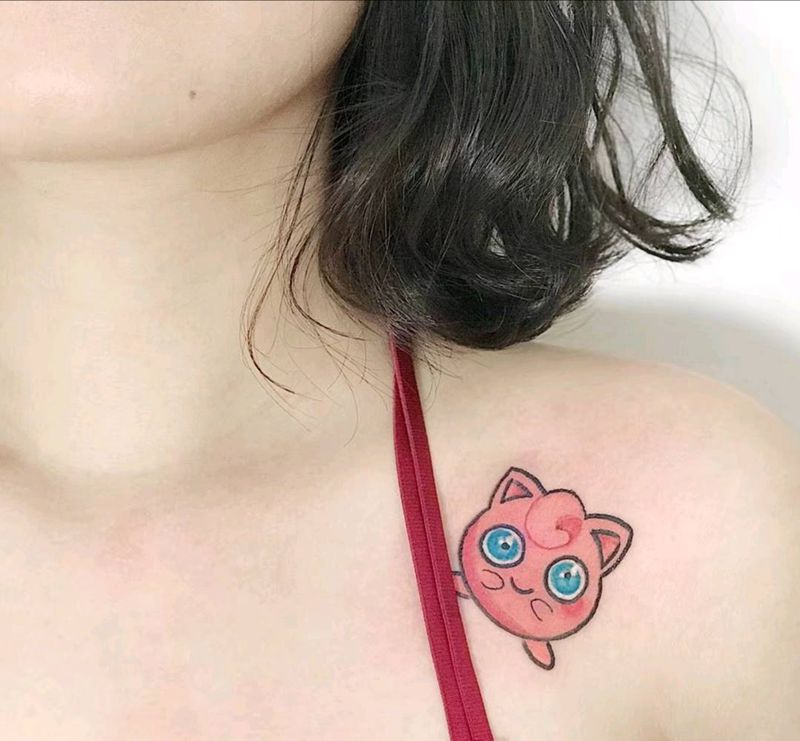 彩色 胖丁纹身图片_肩部彩色胖丁动漫纹身图案