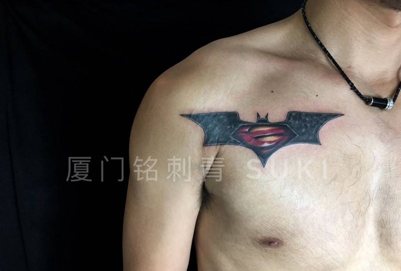 超人大战蝙蝠侠纹身图片