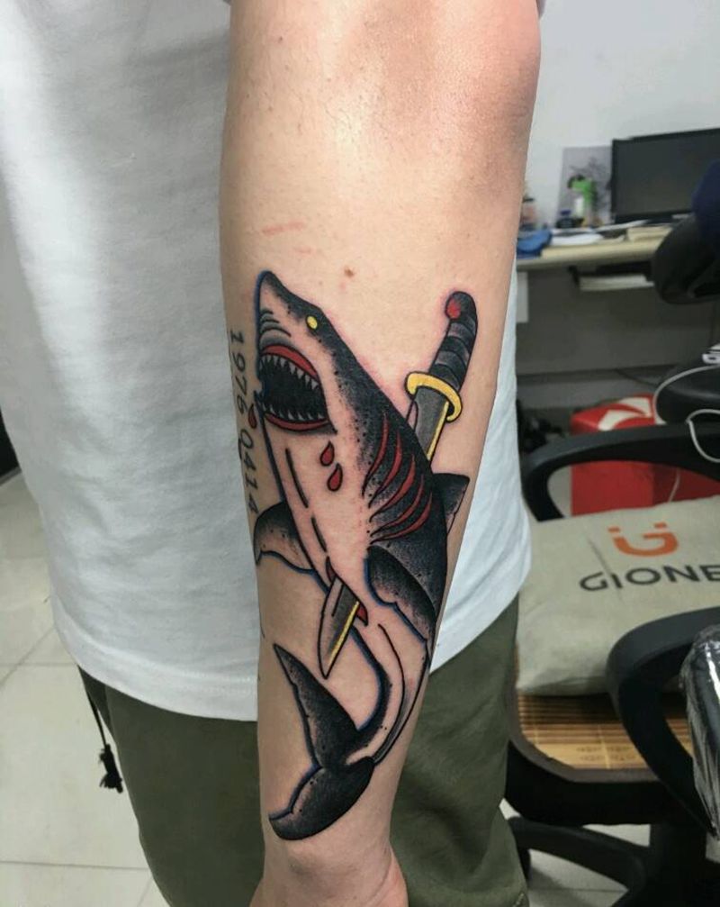 school鲨鱼纹身图片_手臂Old School纹身图案
