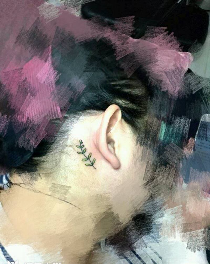 新春纹新枝纹身图片_颈部清新植物成品纹身图案