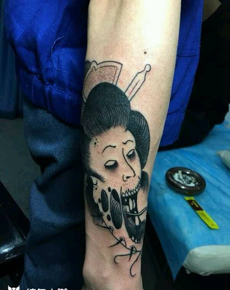 小臂艺妓暗黑风纹身图片_手臂欧美传统习俗肖像人物鬼神原创成品纹身图案