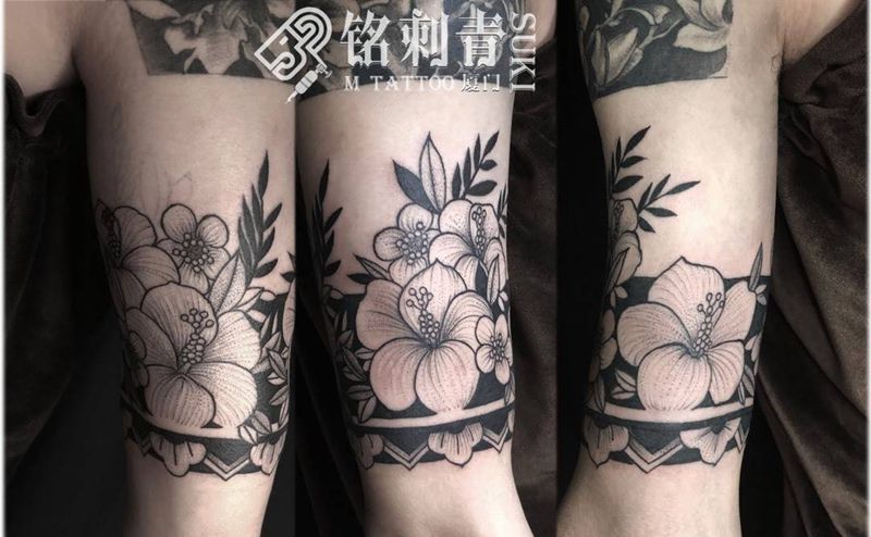 素描花卉➕图腾臂环纹身图片