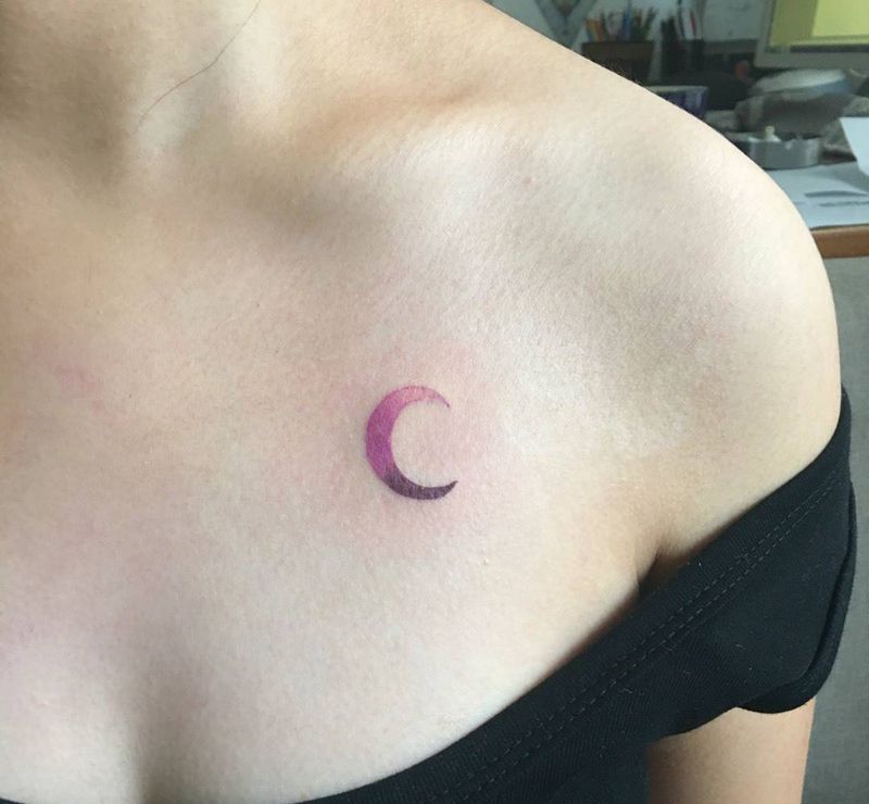 非常小的水彩月亮纹身图片