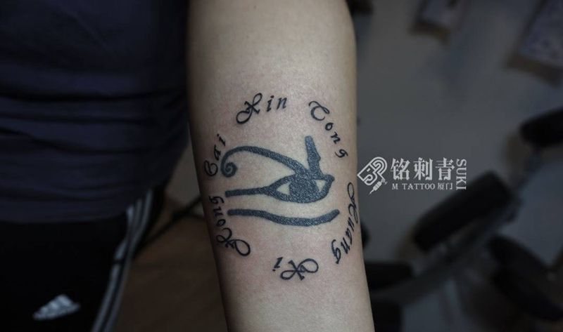 女儿和太太的名字纹身图片_手臂英文纹身图案