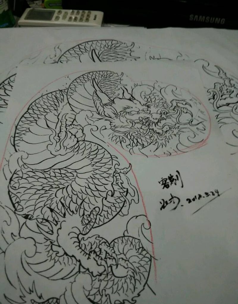 客制手稿:传统半胛龙纹身图片_胸部手臂传统原创手稿纹身图案