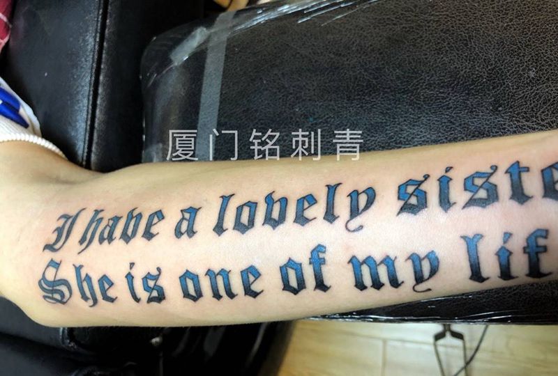 彩色哥特体英文纹身图片