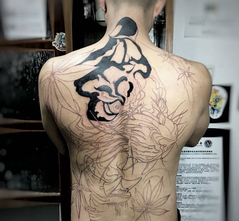 满背未结束纹身图片_背部欧美动物纹身图案