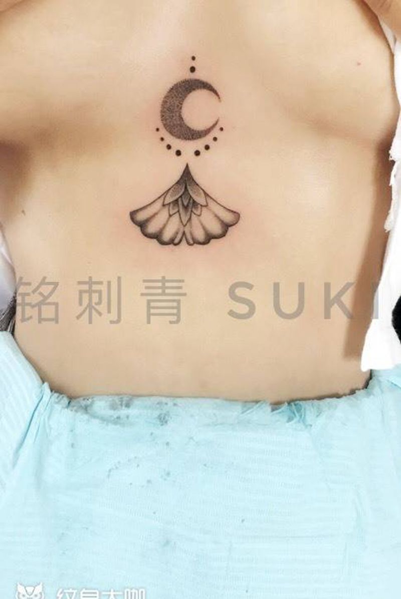 点刺胸部纹身图片