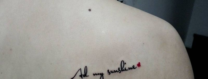 精致小英文纹身图片_肩部字符纹身图案