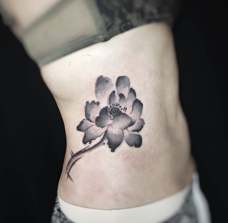 水墨莲纹身图片