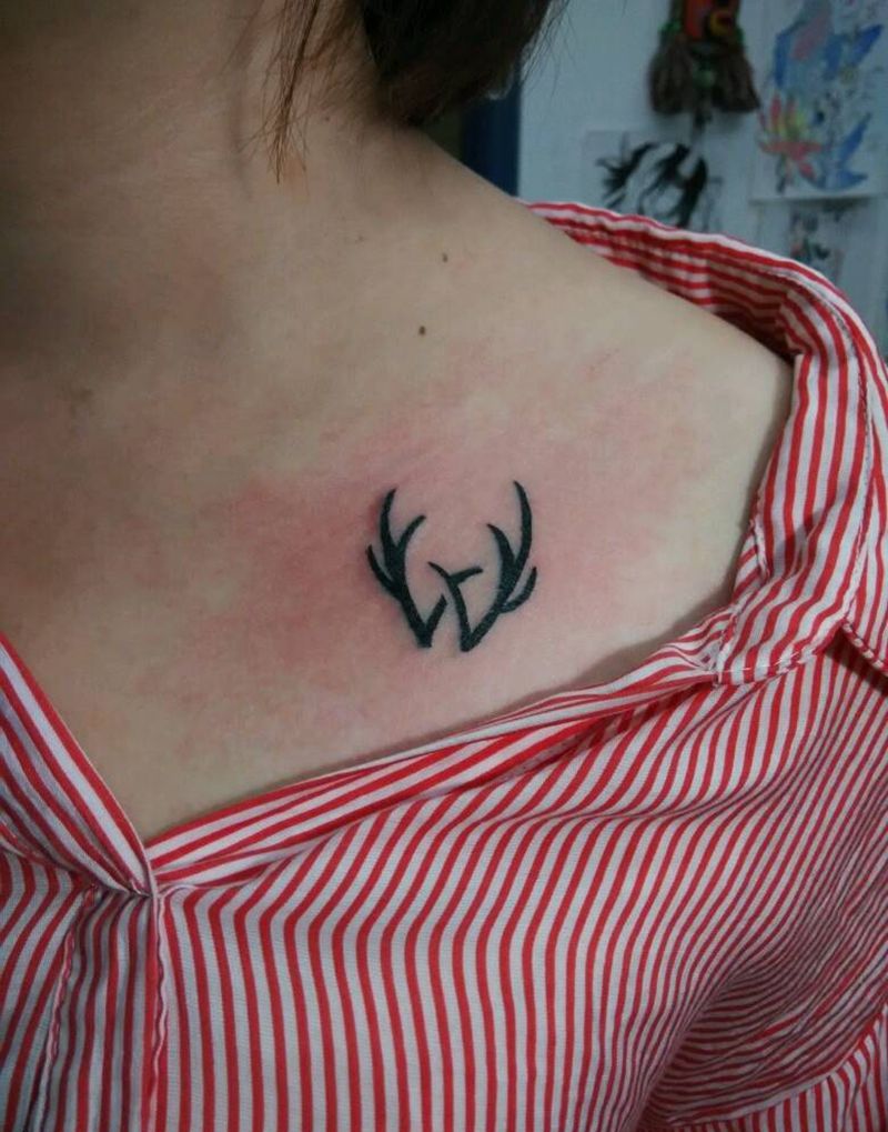 鹿角纹身图片_肩部胸部欧美清新几何动物图腾原创成品纹身图案