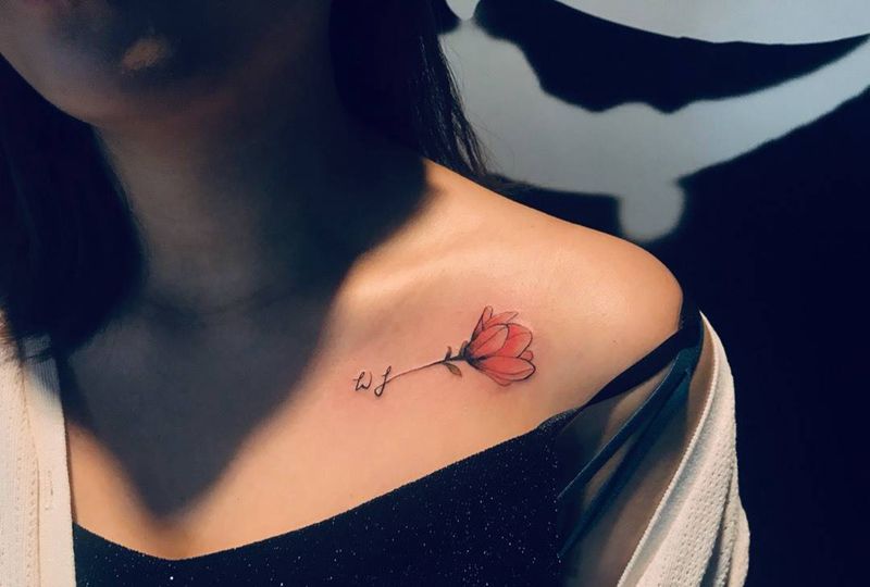 锁骨小花花纹身图片