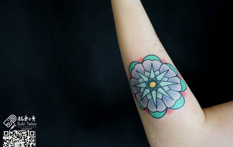 彩色曼陀罗纹身图片
