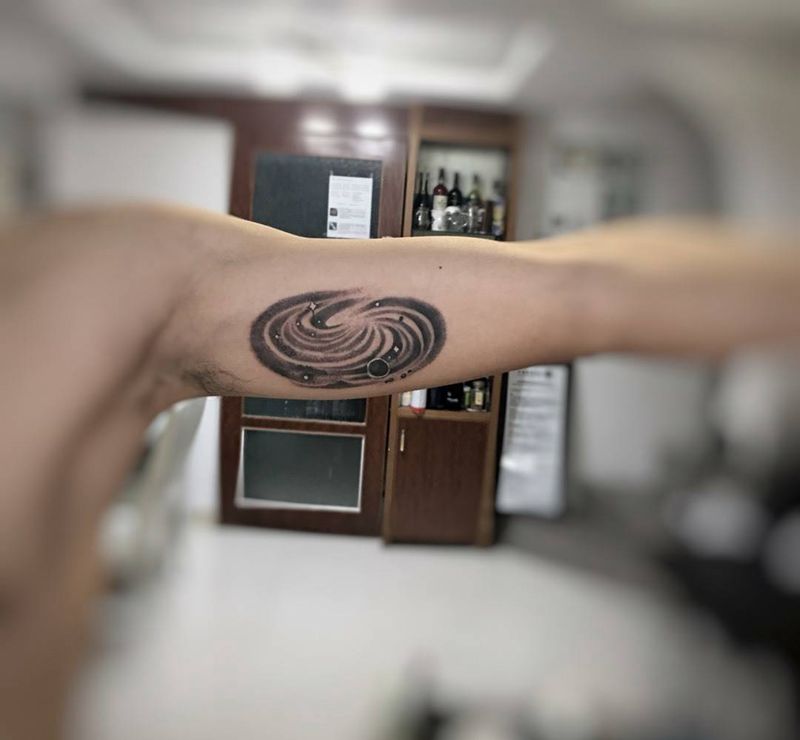 迷雾星空纹身图片_成品原创手臂欧美纹身图案