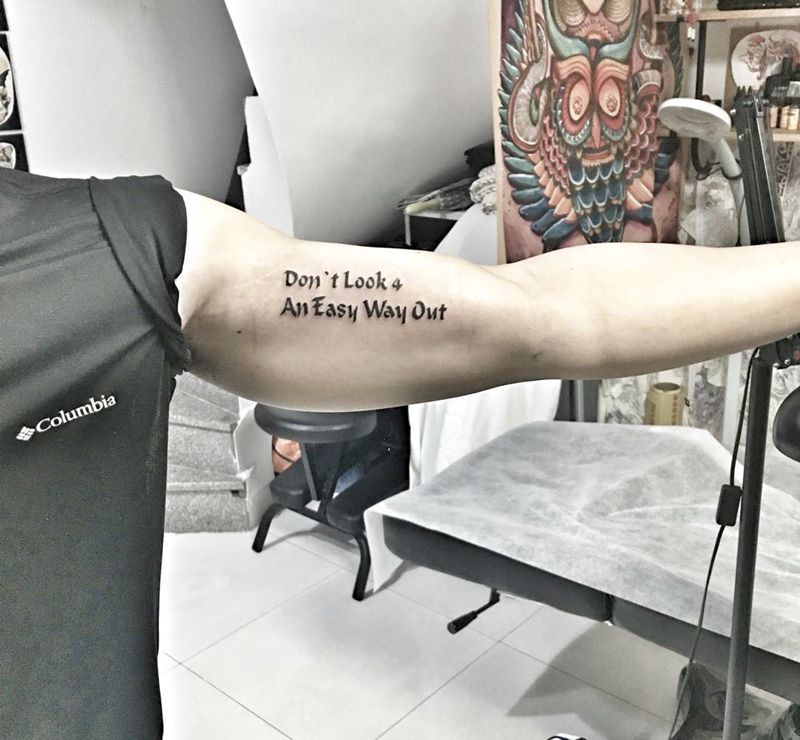 上臂英文纹身图片_成品手臂欧美字符纹身图案