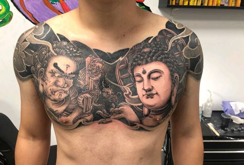佛头花胸，完成纹身图片_胸部肩部老传统新传统纹身图案