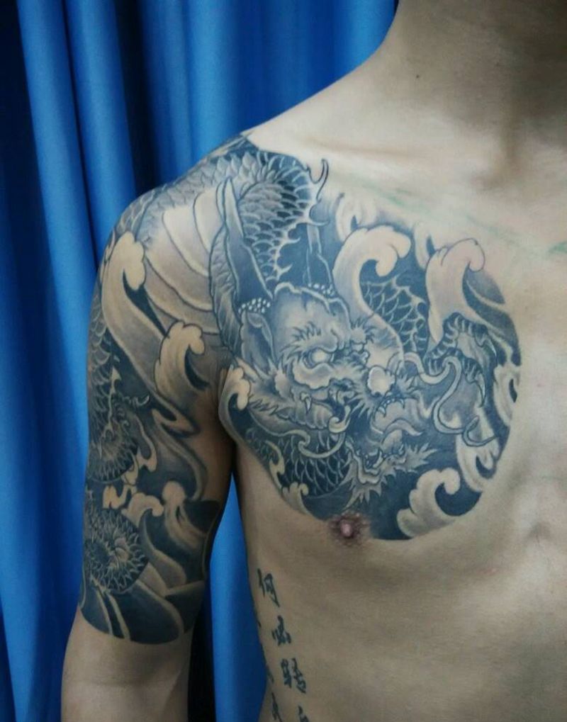 恢复一个月后效果纹身图片_胸部手臂老传统新传统龙纹身图案