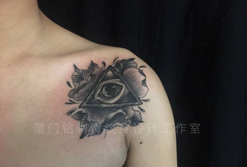 上帝之眼纹身图片